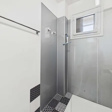 Appartement 3 Pieces Renove, Proche Et Commerces, Pour 4 Personnes - Fr-1-326-669 *